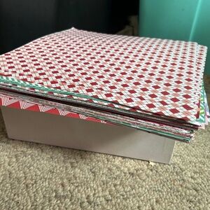 LOT OF 100 PAGES OF 12X12 DECORATIVE SCRAPBOOKING CHRISTMAS PAPER// NWT